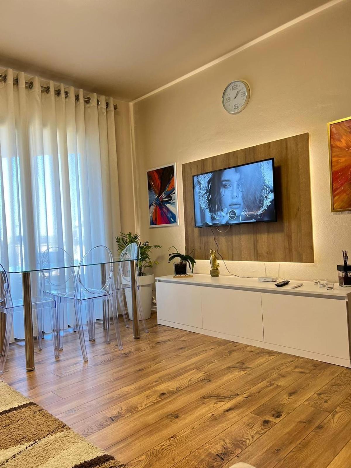 Nemis In The Centre Of Four Free Parking Appartamento Tirana